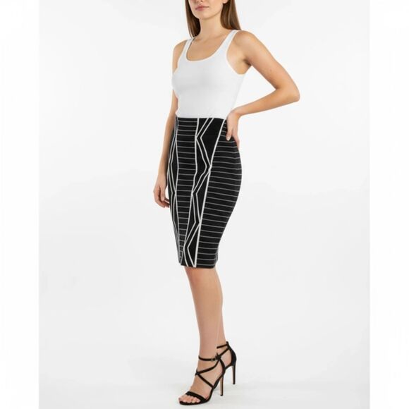 BCBGenerations Black & Ivory Print Bandage Bodycon Mini Skirt S XS New - Picture 5 of 5